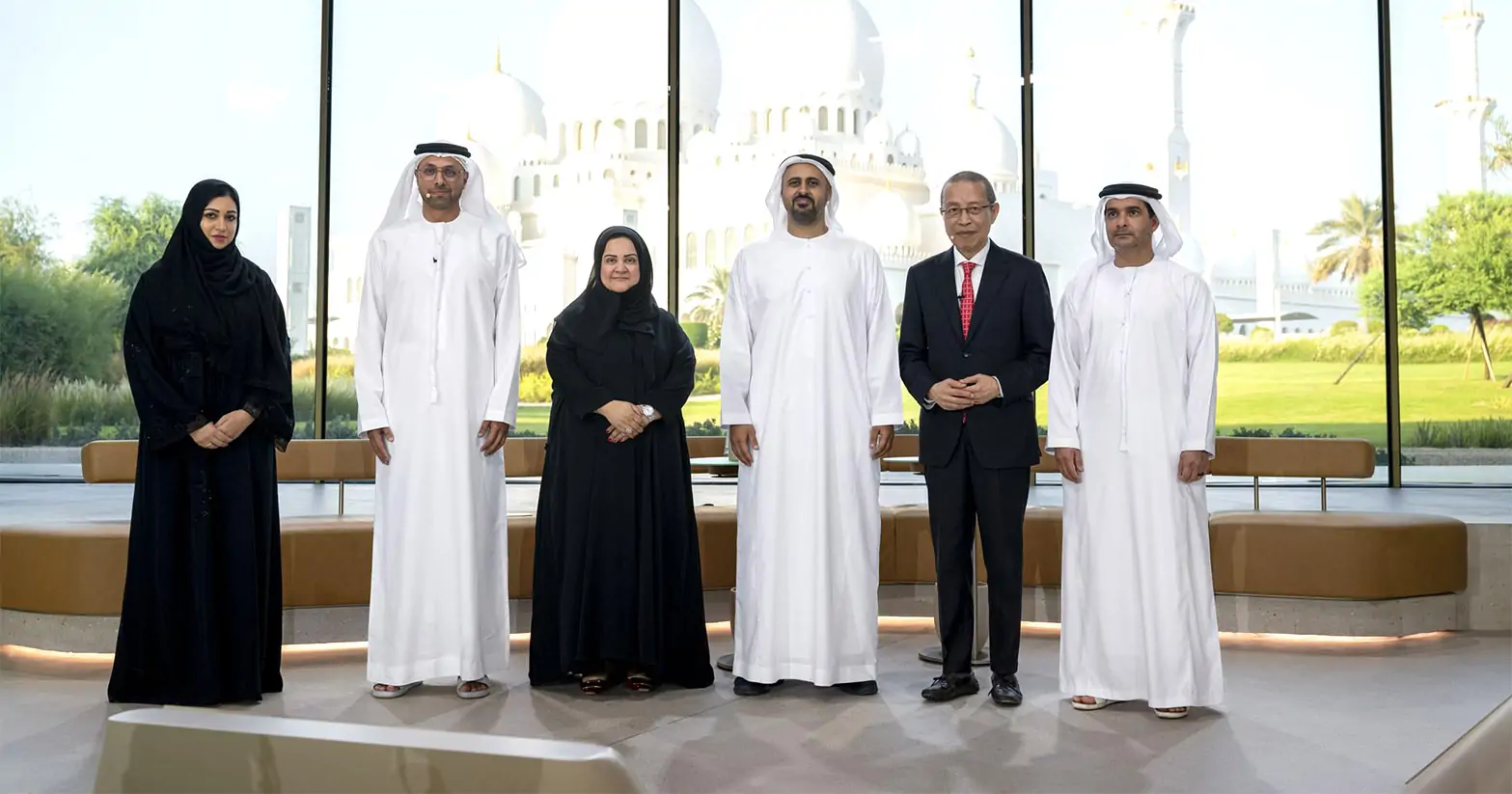 ذياب بن محمد يشهد محاضرة حول مستقبل التكنولوجيا الخضراء 5 gdf07jjj1k814eupn copy