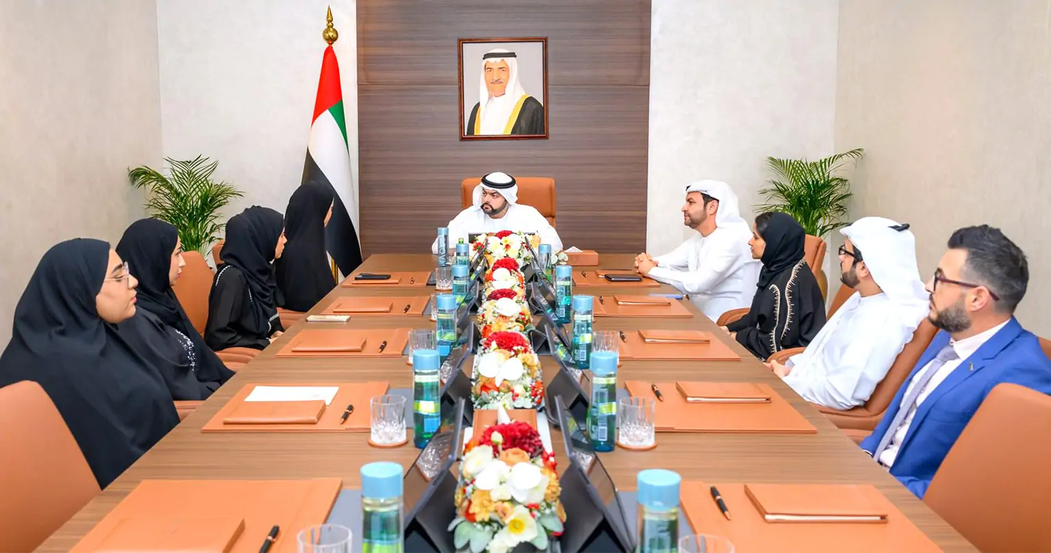 محمد الشرقي يلتقي اللجنة العليا المنظمة لمعرض الفجيرة لكتاب الطفل ويطلّع على نتائجه وإحصائياته 1 8pj089pq1k81huopn copy