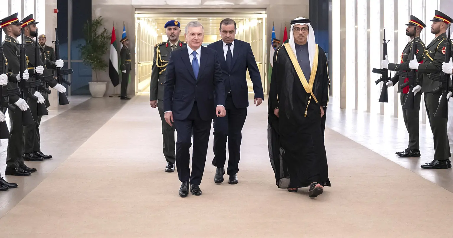 استقبله منصور بن زايد..رئيس أوزبكستان يصل الدولة في زيارة رسمية 1 h2e00duy1k91n04pn copy